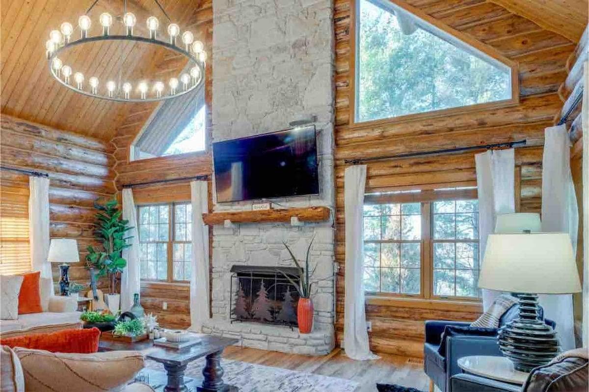 5 bed 5 full bath
3800 sq ft Lodge
Private gated entrance
7 acres
Large fire pit
Hot tub, Sauna
Fire pit
Putting Green (fall 25)
Prof. Pickleball Ct (fall 25)
Corn-hole
Indoor game rm- Pool Table
Life-size Arcade game
2 car garage
5 car parking area
